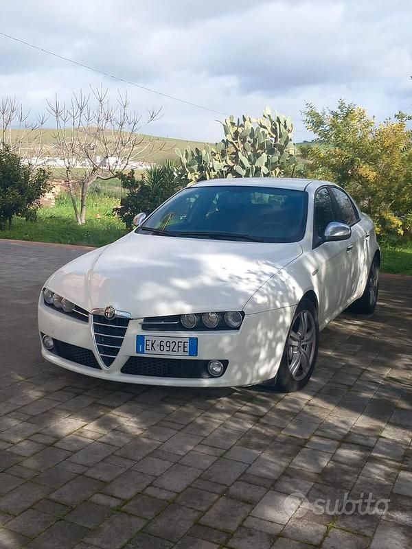 Usata Alfa Romeo 159 Progression 136 CV (100 kW) 2011 Bianco Berlina