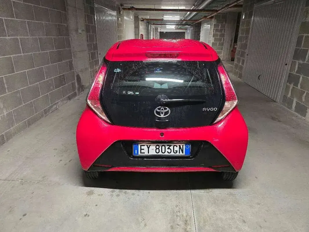 Usata Toyota Aygo X-play 69 CV (50 kW) 2015 Rosso Utilitaria