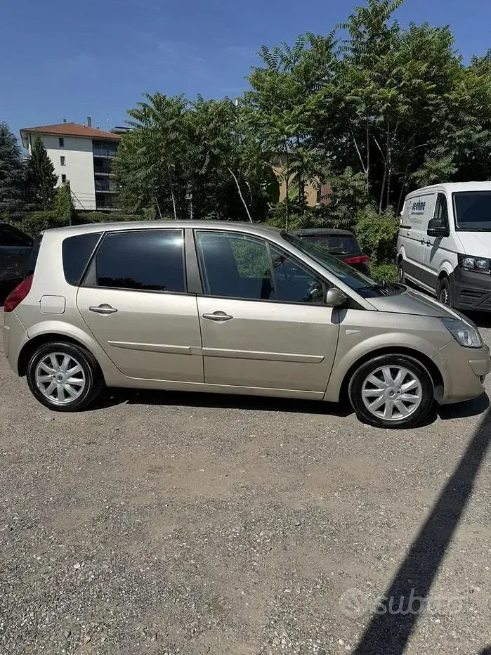Usata Renault Scénic LIMITED 106 CV (77 kW) 2007 Marrone Monovolume