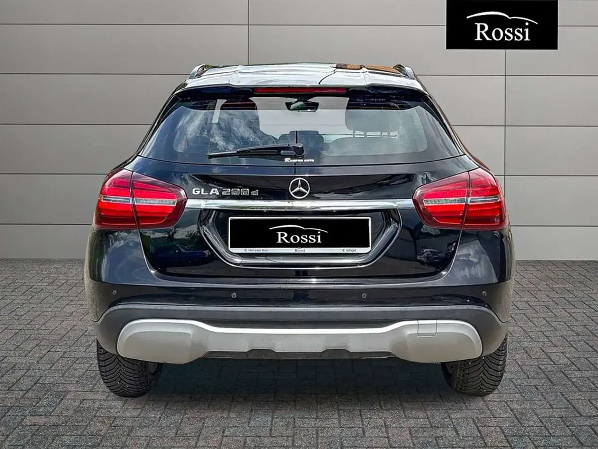 Usata Mercedes GLA200 136 CV (100 kW) 2019 Nero SUV