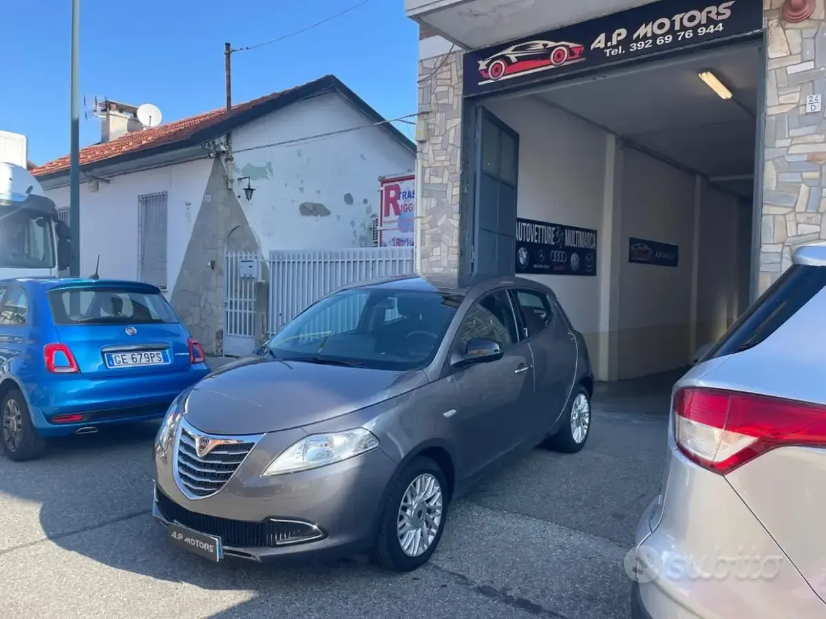 Usata Lancia Ypsilon Gold 69 CV (50 kW) 2015 Utilitaria