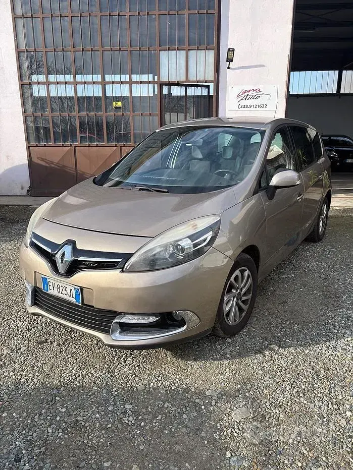Usata Renault Scénic III 110 CV (80 kW) 2014 Marrone Monovolume