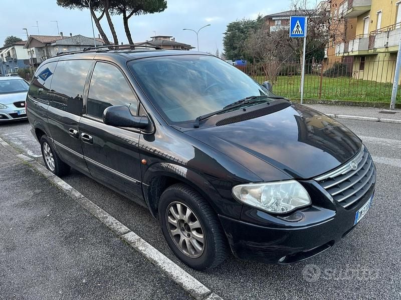 Usata Chrysler Grand Voyager Limited 150 CV (110 kW) 2007 Nero Monovolume