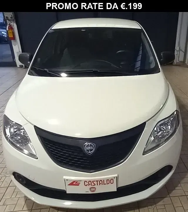 Usata Lancia Ypsilon Silver 69 CV (50 kW) 2019 Bianco