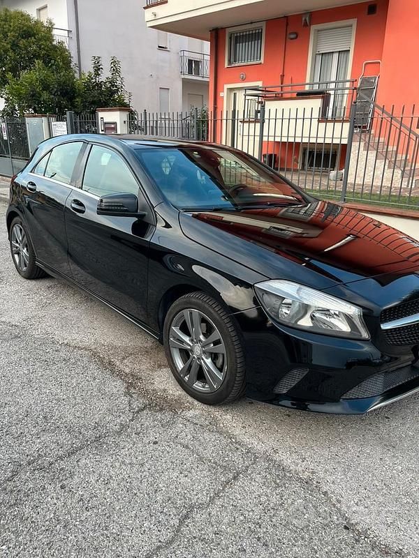 Usata Mercedes A180 109 CV (80 kW) 2016 Nero Utilitaria