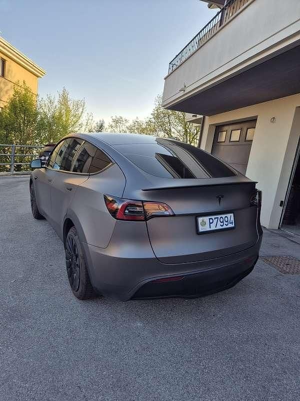 Usata Tesla Model Y Performance 250 kW (340 CV) 2023 Grigio SUV