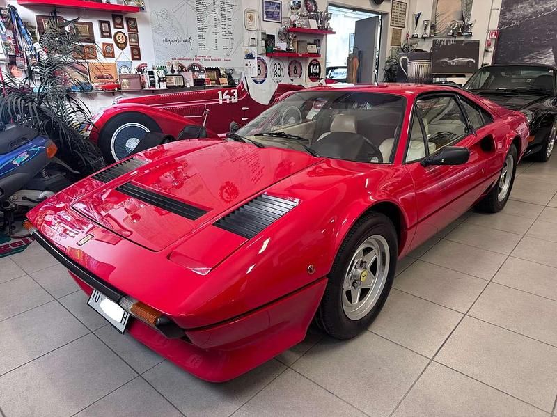 Usata Ferrari 208 219 CV (161 kW) 1983 Rosso Coupé