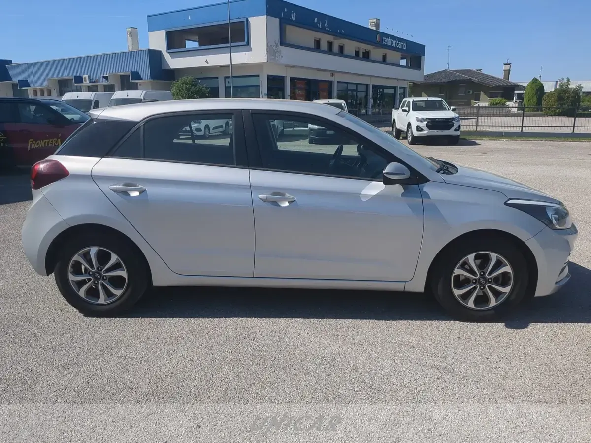 Usata Hyundai i20 75 CV (55 kW) 2019 Grigio Utilitaria