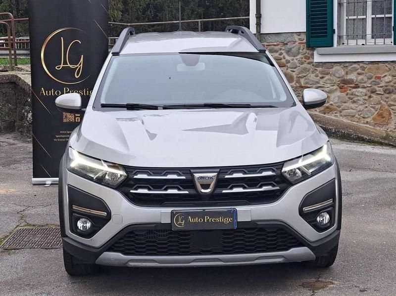 Usata Dacia Jogger Comfort 101 CV (74 kW) 2022 Argento Monovolume
