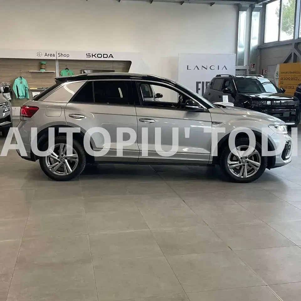 Usata VW T-Roc R-line 150 CV (110 kW) 2022 Argento SUV