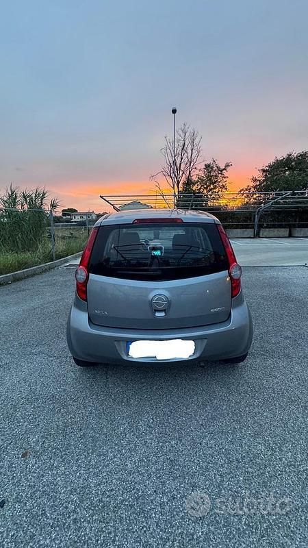 Usata Opel Agila Enjoy 68 CV (50 kW) 2012 Grigio Utilitaria