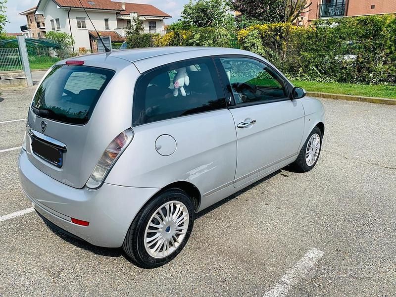 Usata Lancia Ypsilon 60 CV (44 kW) 2008 Grigio Utilitaria