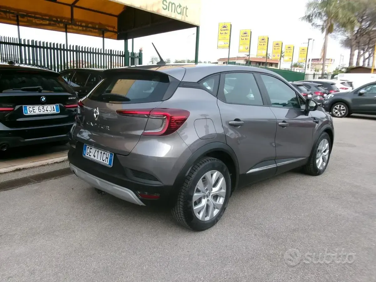 Usata Renault Captur 116 CV (85 kW) 2021 Grigio SUV