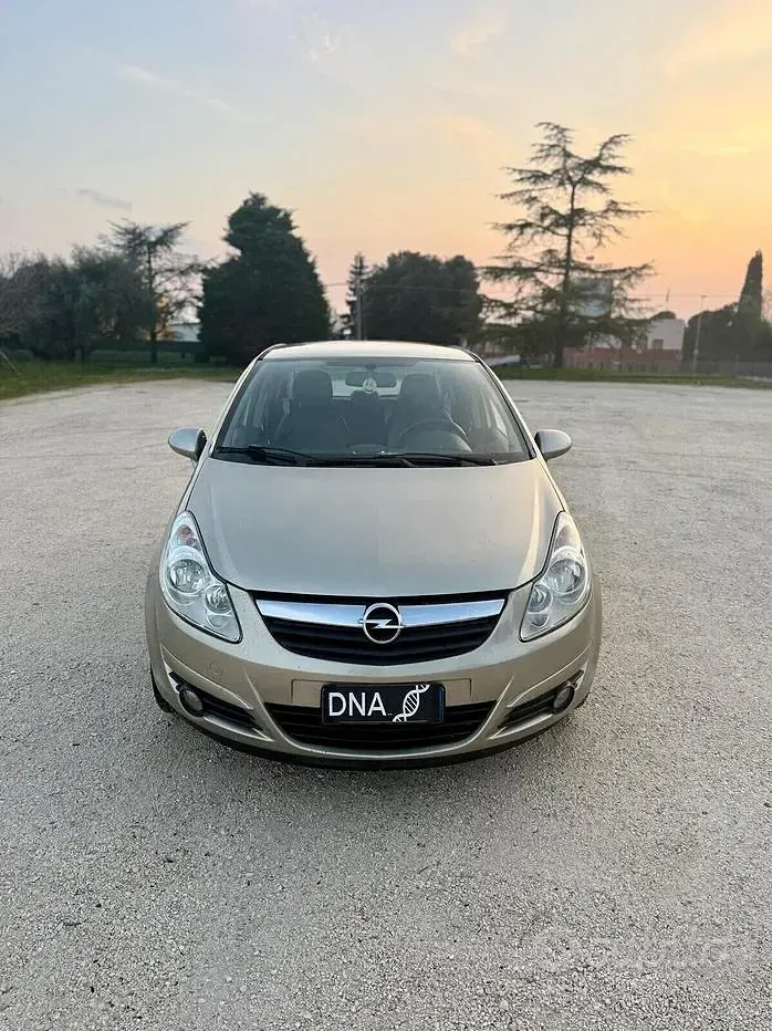 Usata Opel Corsa 80 CV (58 kW) 2009 Giallo Utilitaria