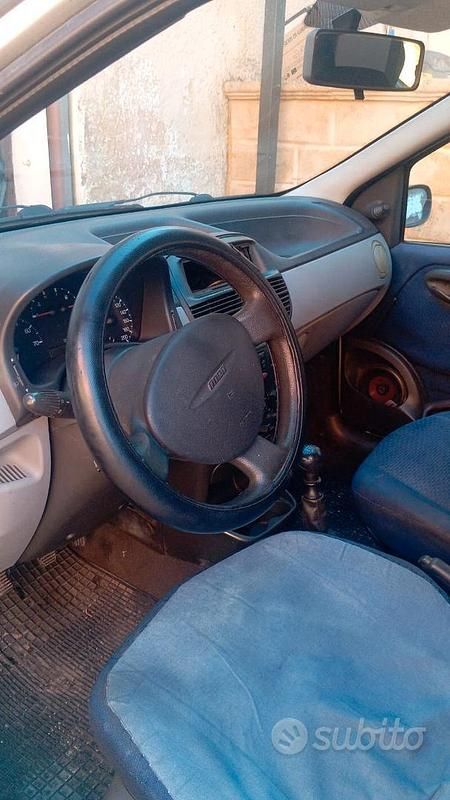 Usata Fiat Punto 2000 Grigio Utilitaria