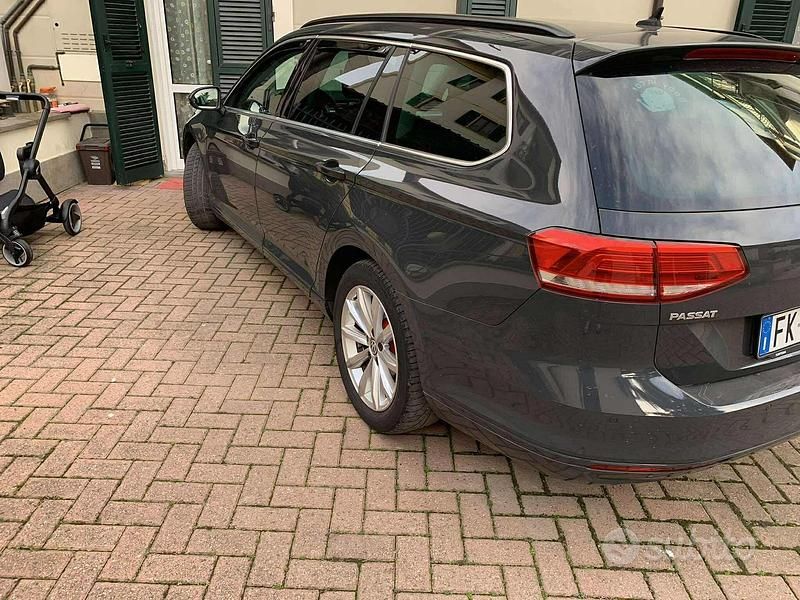 Usata VW Passat 120 CV (88 kW) 2017 Nero Station wagon