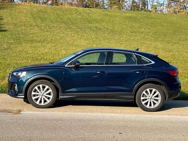 Blu/azzurro Usata 2020 Audi Q3 Sportback SUV | 31.000 € - Immagine 1/3