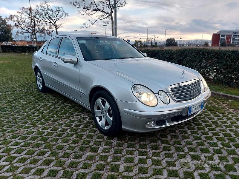 Usata Mercedes E220 2003 Grigio Berlina