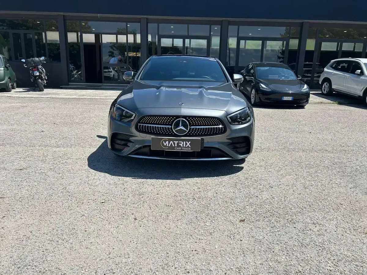 Usata Mercedes E300 Premium Plus 194 CV (142 kW) 2020 Argento Berlina