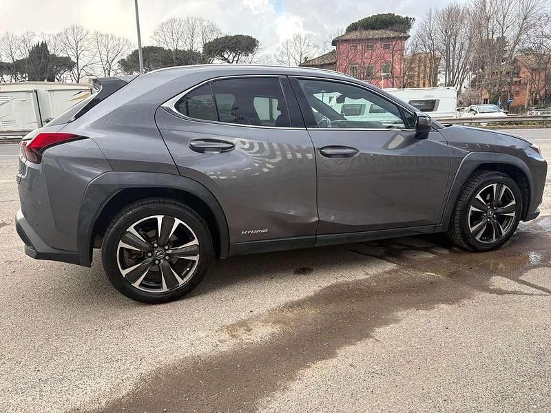 Usata Lexus UX 250h Luxury Line 184 CV (135 kW) 2019 Grigio SUV