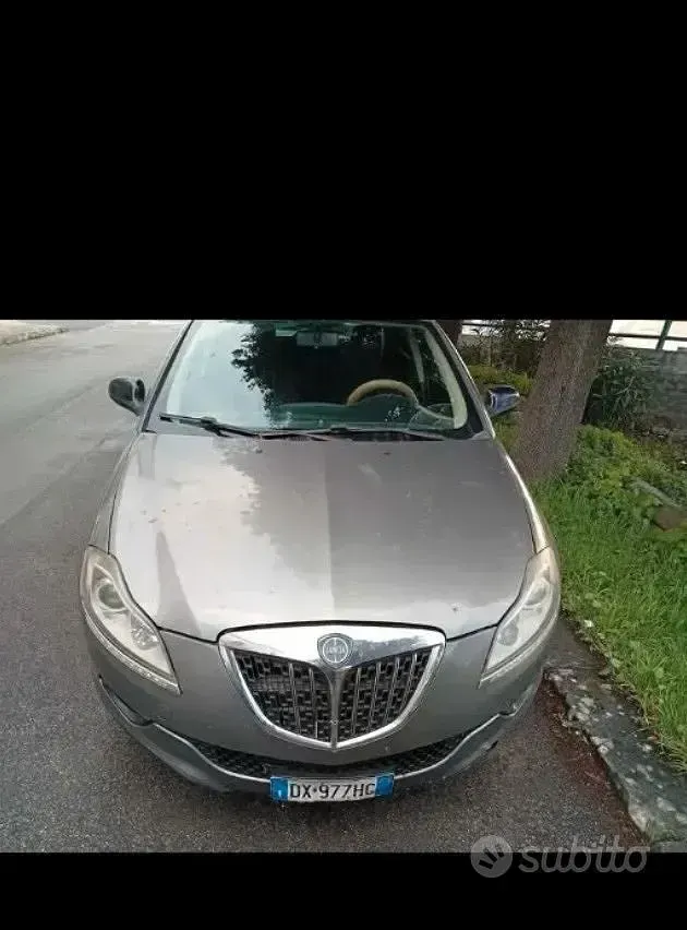 Usado Lancia Delta 120 CV (88 kW) 2009 Gris Utilitario