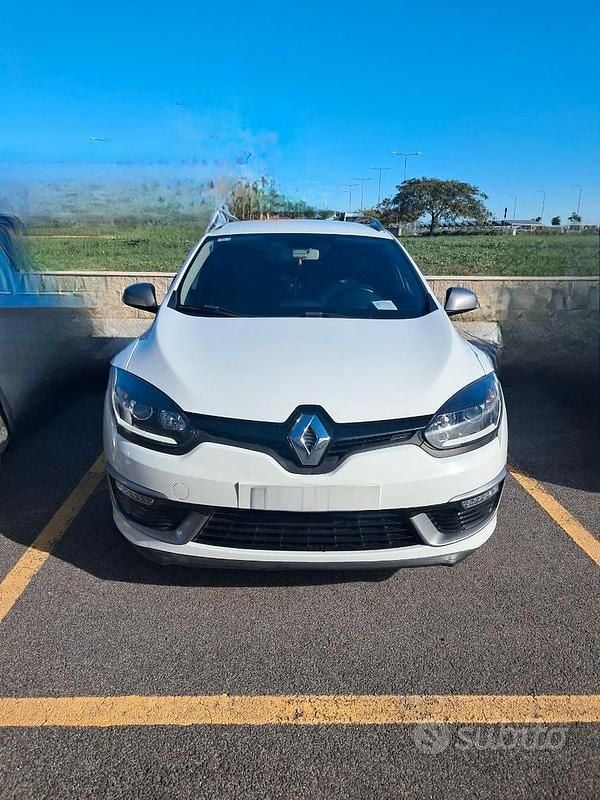Bianco Usata 2014 Renault Mégane III Station wagon | 6100 € (Buon prezzo) - Immagine 1/4