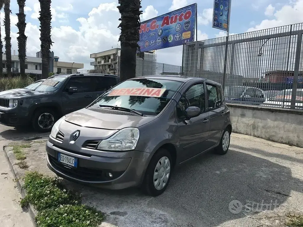 Usata Renault Modus Dynamique 75 CV (55 kW) 2011 Grigio Monovolume