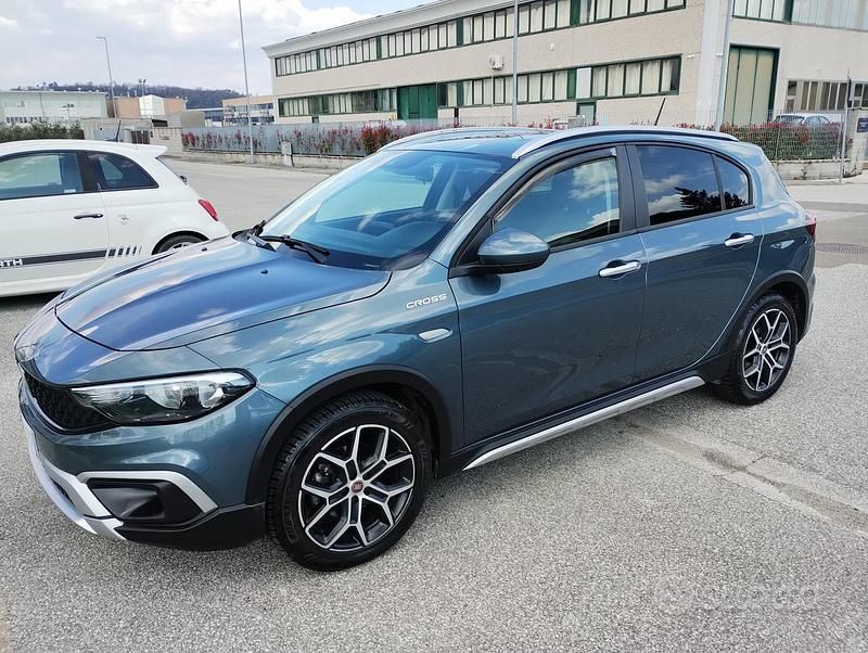 Usata Fiat Tipo Cross 130 CV (95 kW) 2023 Berlina