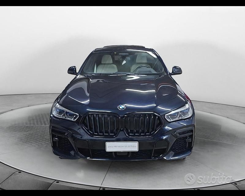 Usata BMW X6 M Sport 340 CV (250 kW) 2022 Carbon black metallic SUV