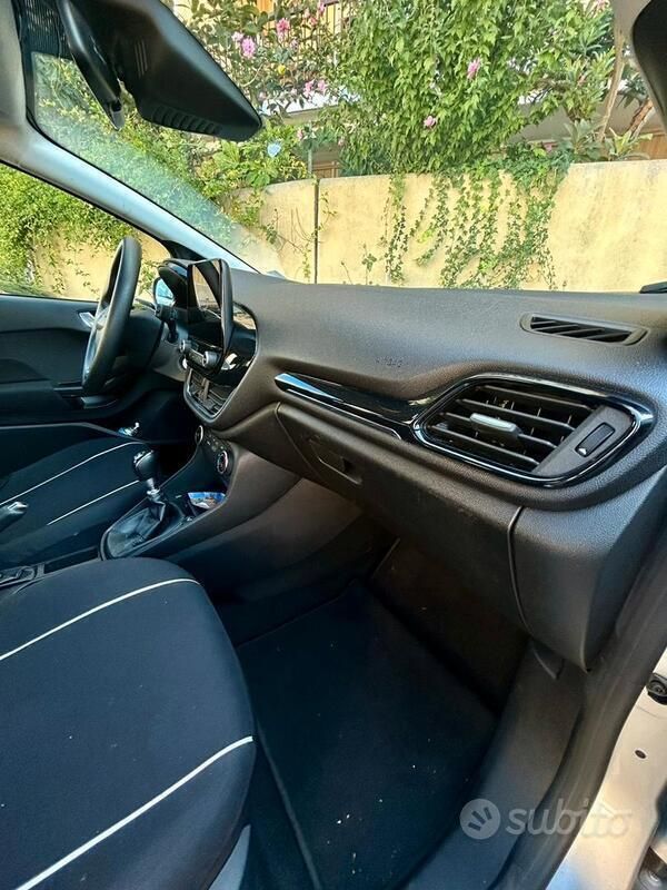 Usata Ford Fiesta 80 CV (58 kW) 2019 Grigio Utilitaria