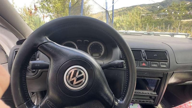 Usata VW Golf IV 101 CV (74 kW) 2002 Berlina