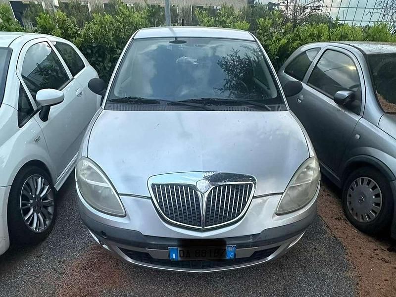 Usata Lancia Ypsilon 60 CV (44 kW) 2006 Argento Utilitaria