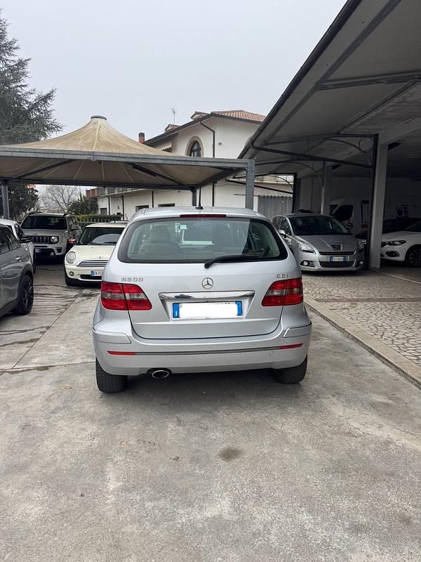 Usata Mercedes B200 140 CV (102 kW) 2008 Argento Monovolume