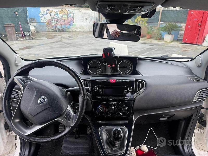 Usata Lancia Ypsilon 85 CV (62 kW) 2014 Bianco Utilitaria