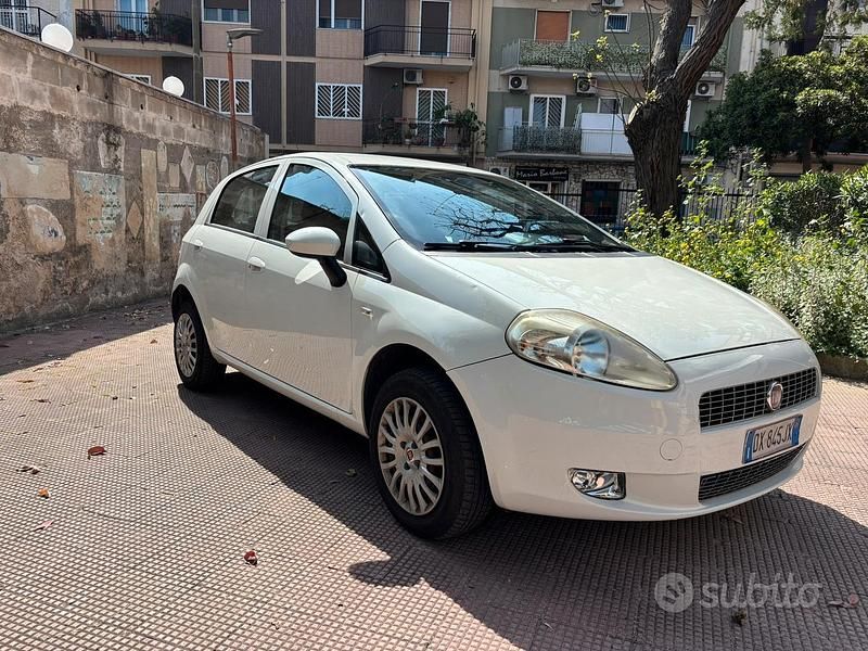 Usata Fiat Punto 77 CV (56 kW) 2009 Bianco Utilitaria