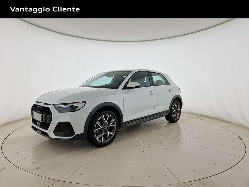Bianco ghiacciaio metallizzato Usata 2023 Audi A1 Admired Due volumi | 24.300 € (Buon prezzo) - Immagine 1/4