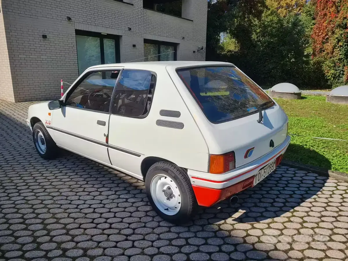 Usata Peugeot 205 83 CV (61 kW) 1989 Utilitaria