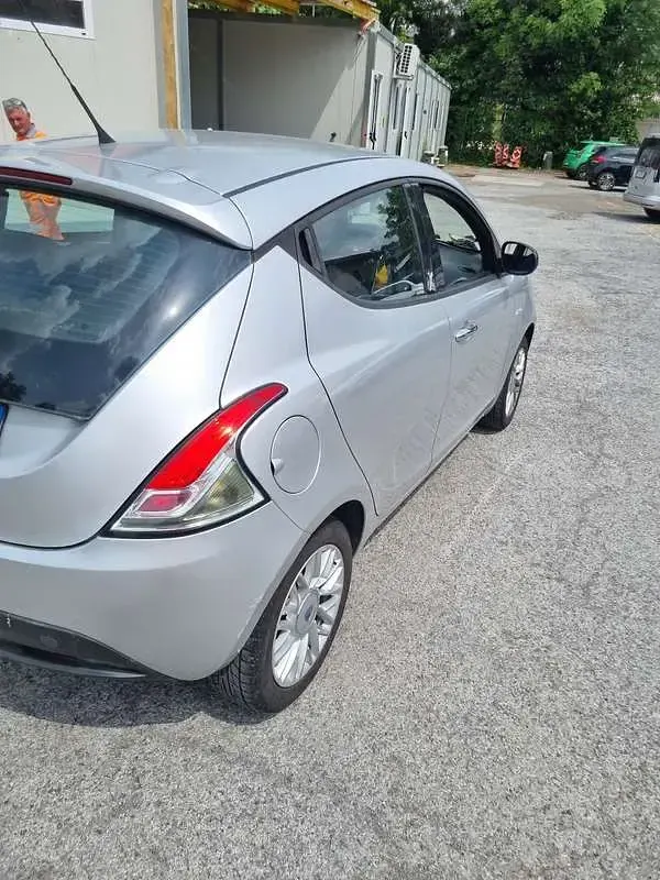 Usata Lancia Ypsilon Gold 69 CV (50 kW) 2014 Utilitaria