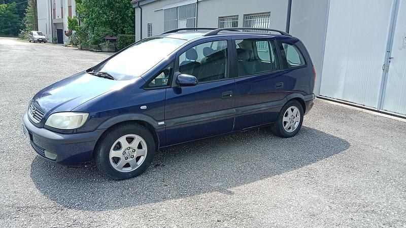 Usata Opel Zafira 125 CV (91 kW) 2002 Blu Monovolume