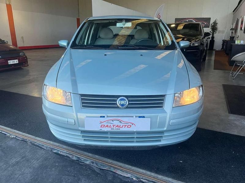 Usata Fiat Stilo Active 103 CV (75 kW) 2004 Azzurino metallizzato Berlina