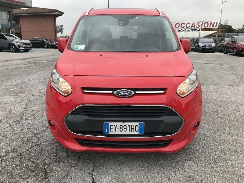 Usata Ford Tourneo Connect Titanium 116 CV (85 kW) 2015 Rosso Monovolume