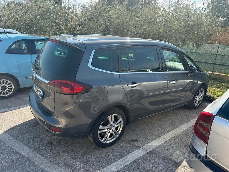 Usata Opel Zafira Tourer 2013 Grigio Monovolume