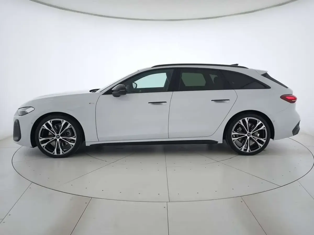Nuova Audi A5 S-Line 204 CV (150 kW) 2026 Bianco ghiaccio metallizzato Station wagon