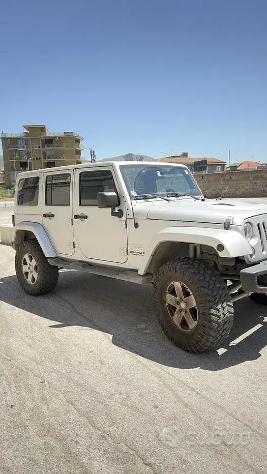 Usata Jeep Wrangler Sahara 200 CV (147 kW) 2011 Grigio SUV