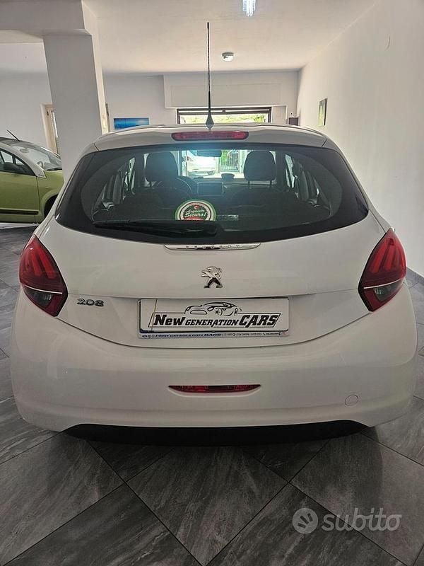 Usata Peugeot 208 Allure 75 CV (55 kW) 2017 Bianco Utilitaria