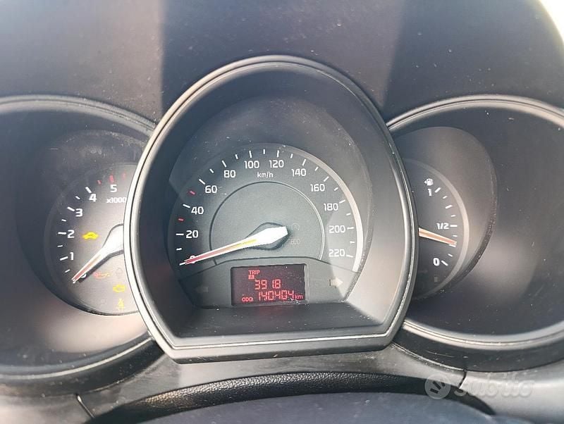 Usata Kia Rio 90 CV (66 kW) 2012 Bianco Berlina