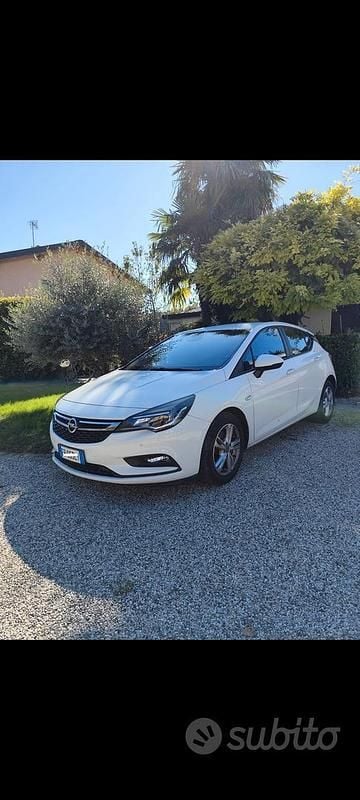 Usata Opel Astra 110 CV (80 kW) 2016 Bianco Coupé