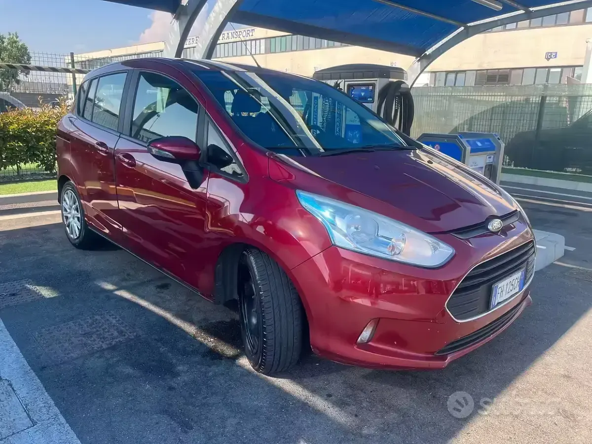 Usata Ford B-MAX Titanium 87 CV (63 kW) 2017 Rosso Monovolume
