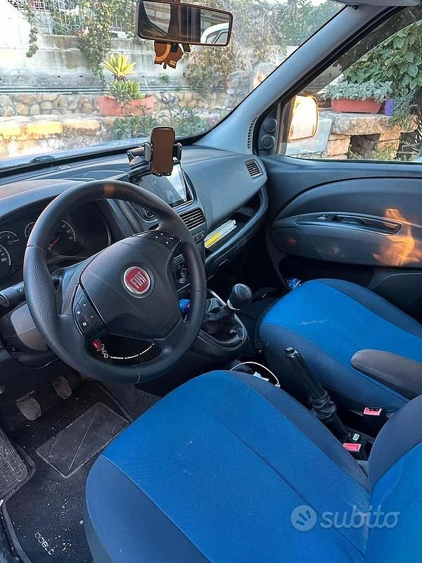 Usata Fiat Doblò 105 CV (77 kW) 2012 Blu Monovolume