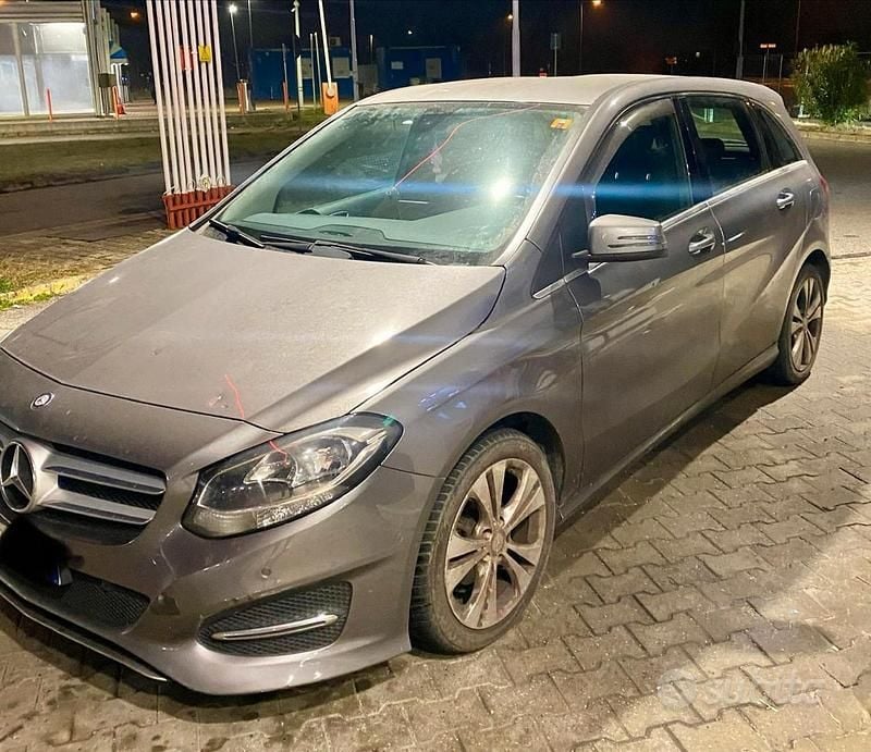 Usata Mercedes 180 109 CV (80 kW) 2015 Grigio Berlina